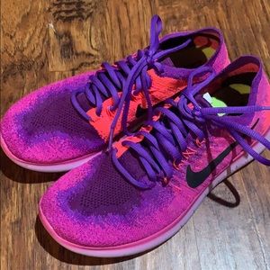 Nike women’s sneakers